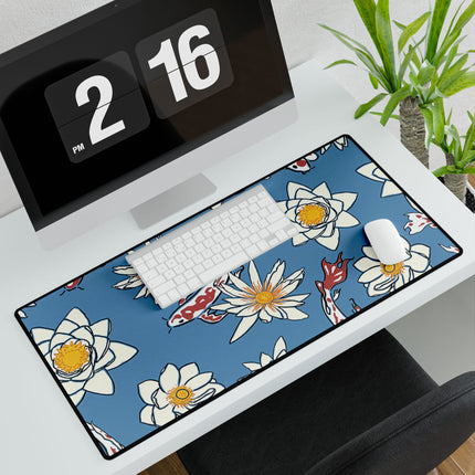 Schreibtischunterlagen mit blauem und weißem Blumenmuster 