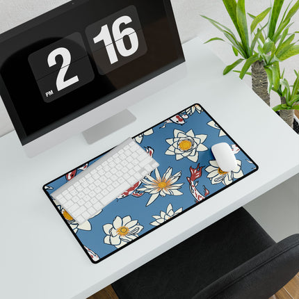 Schreibtischunterlagen mit blauem und weißem Blumenmuster 